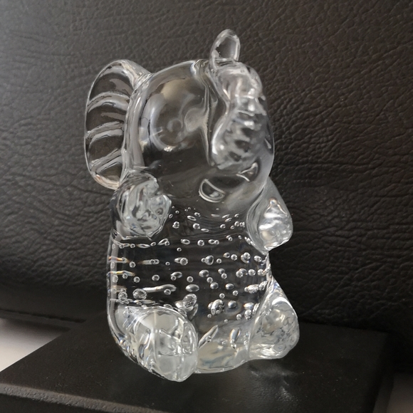 Beautiful Glass Art Elephant w/ Bullicante Controlled Bubbles and Smooth Bottom - Picture 2 of 4